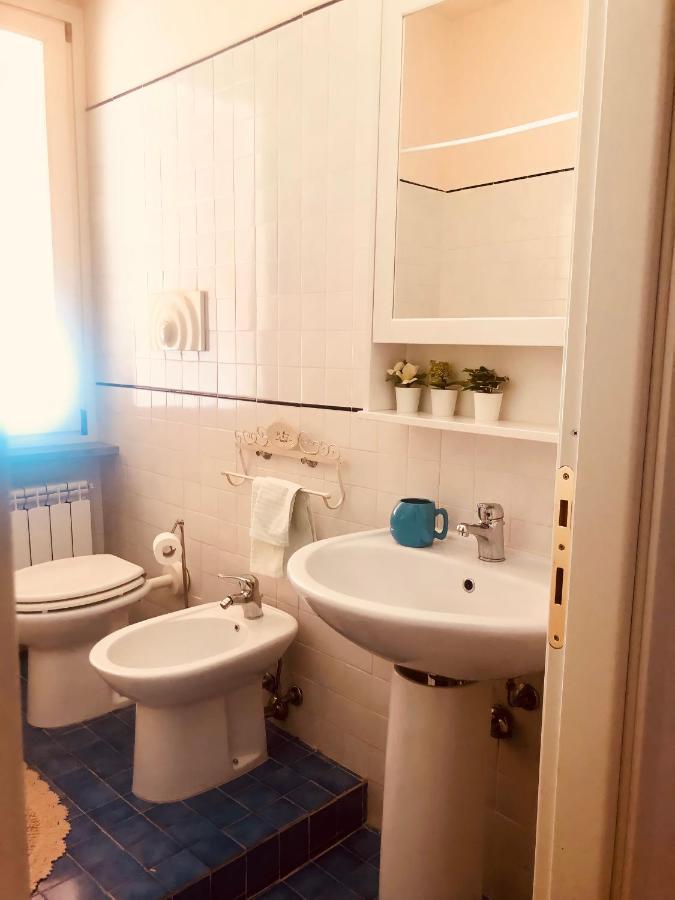 Villetta rosso Rubino Vignale Esterno foto