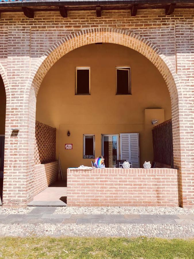 Villetta rosso Rubino Vignale Esterno foto